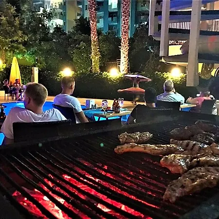 Select & Apartahotel 3*