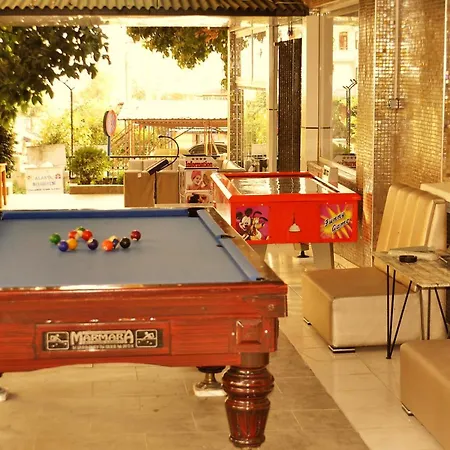 Select & 3* 阿拉尼亚